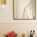Alma - A Lakeside Boutique 3*