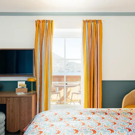 Alma - A Lakeside Boutique 3*