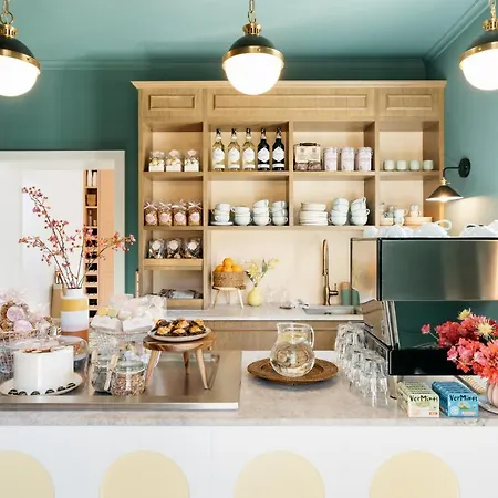 Alma - A Lakeside Boutique