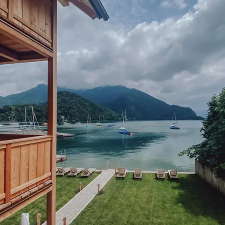 Alma - A Lakeside Boutique 3*