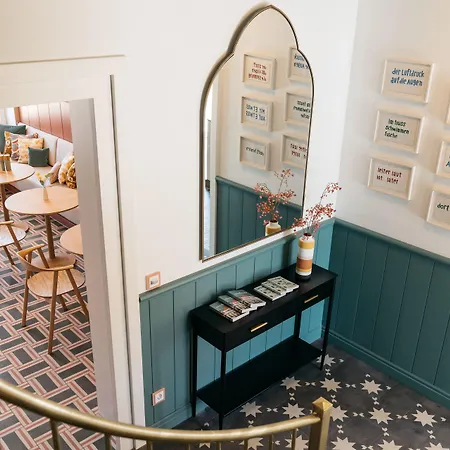 Alma - A Lakeside Boutique 3*