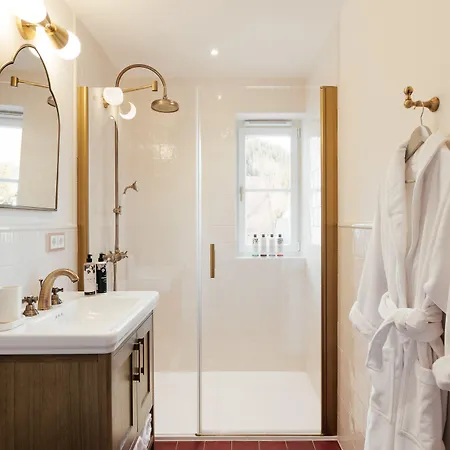 Alma - A Lakeside Boutique Hotel