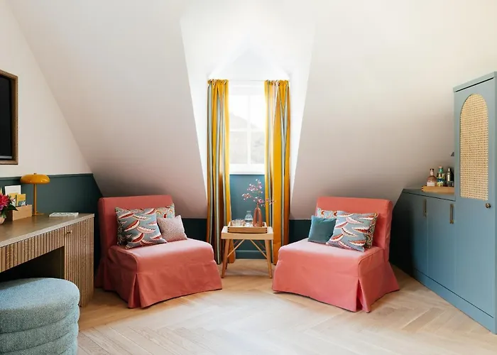 Alma - A Lakeside Boutique 3*