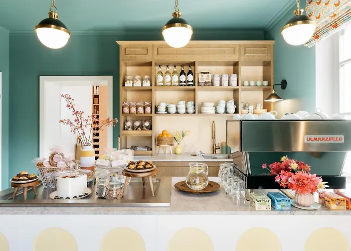 Alma - A Lakeside Boutique